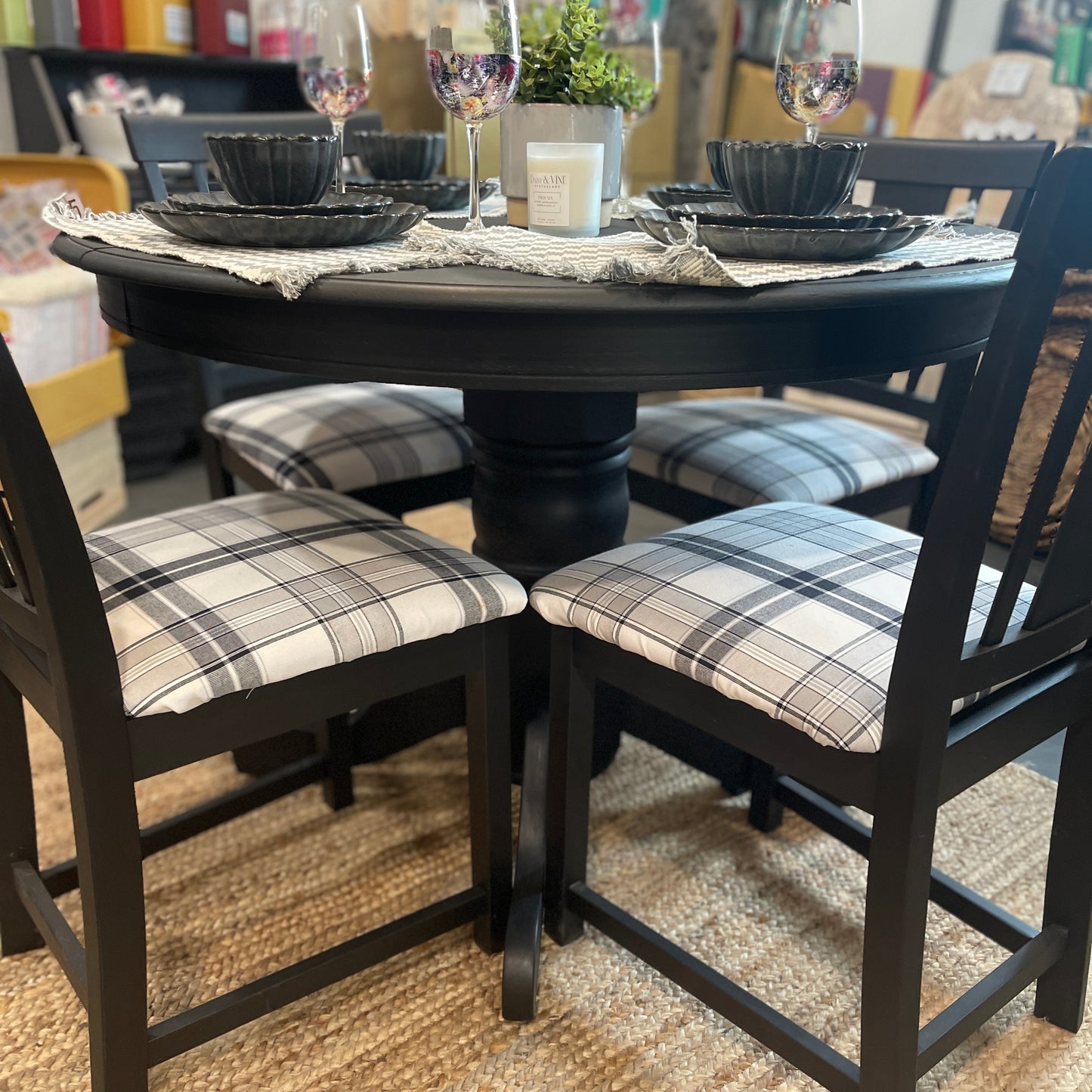 Table & Chairs (4)