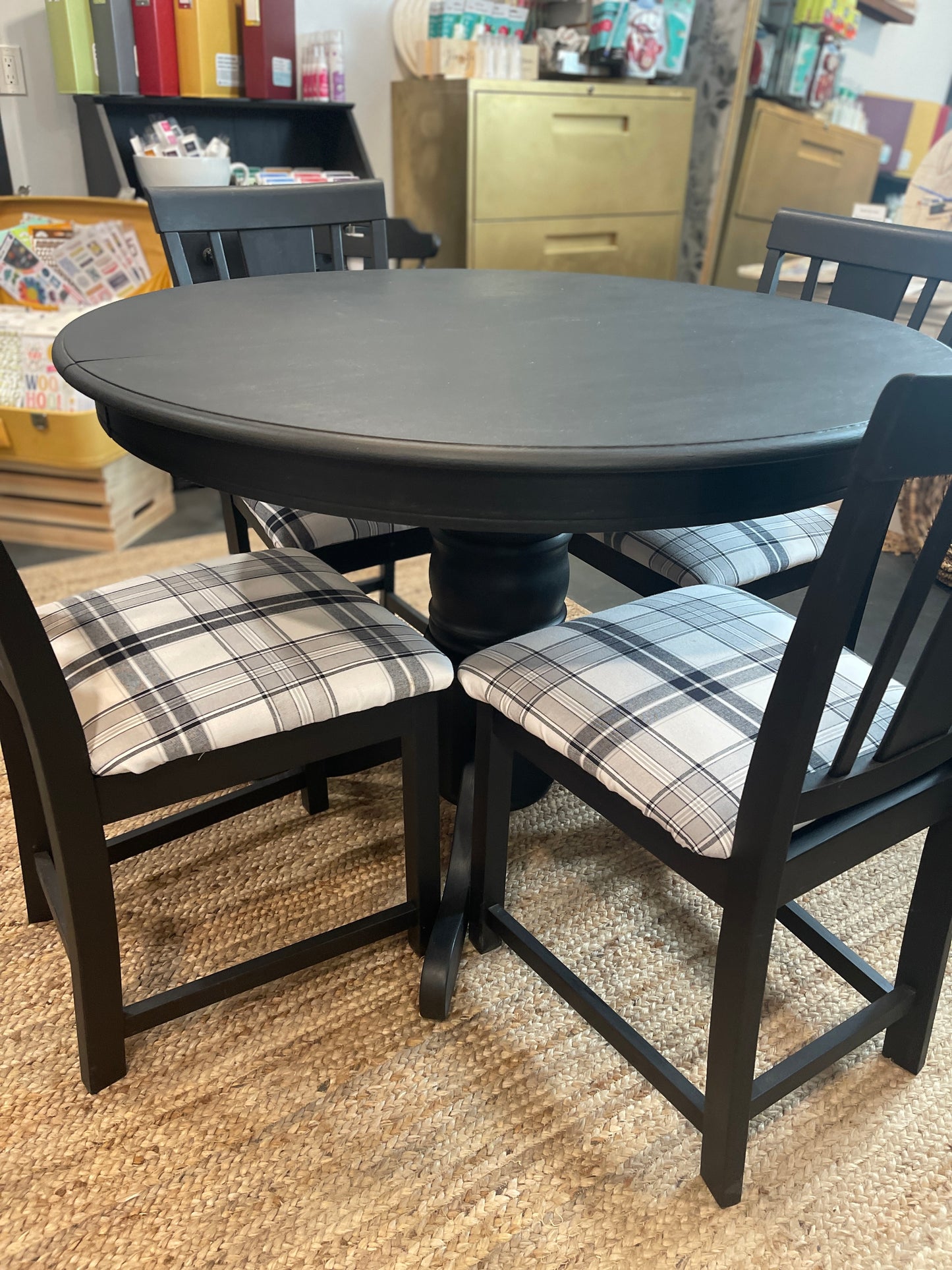 Table & Chairs (4)
