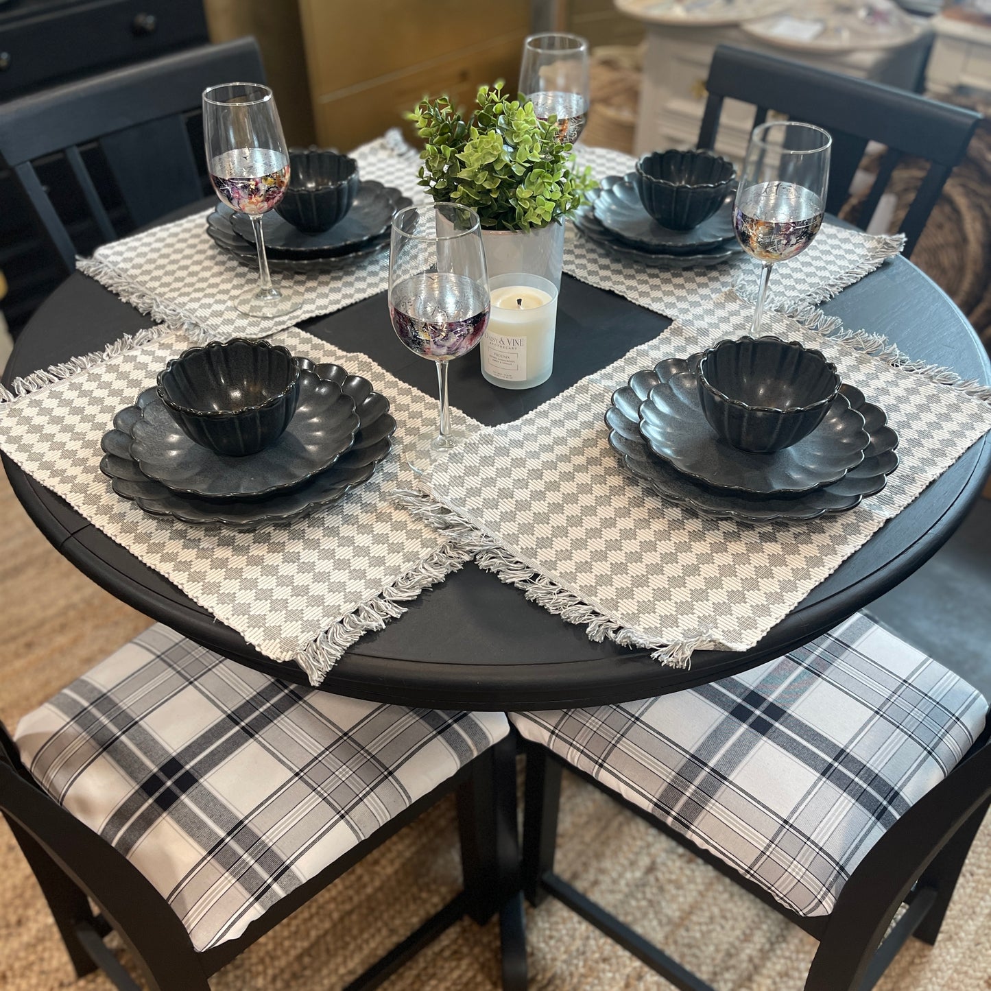 Table & Chairs (4)